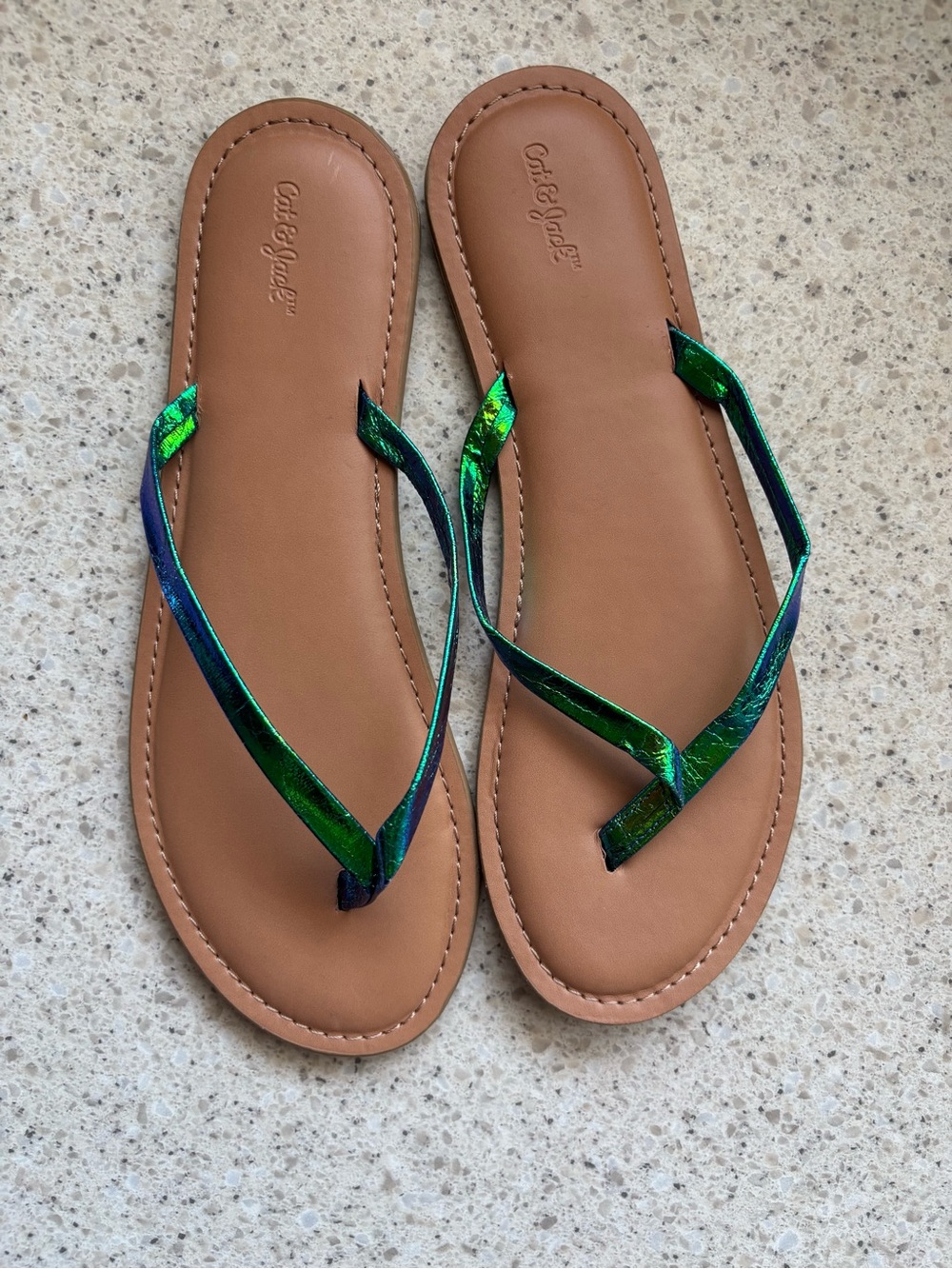 Cat & Jack Kids Sandals Iridescent Green Flip Flops in Size Large 4/5 LIKE NEW - Picture 5 of 6
